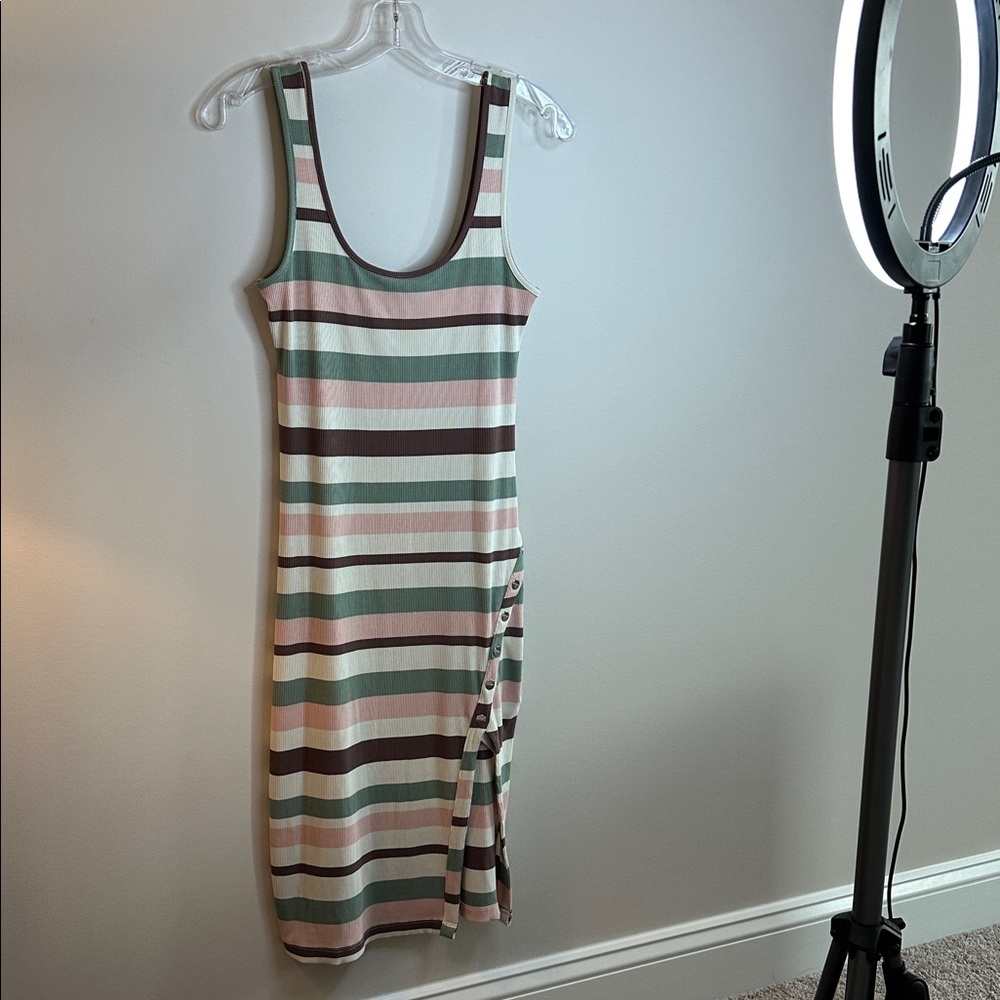 🏳️⚧️NWT🏳️⚧️Guess Multicolor Striped Dress